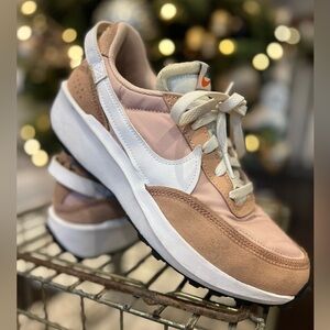 Nike waffle tennis shoes